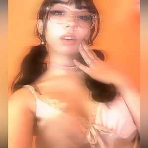 Hi! I'm Venus and welcome to my closet ^.^. Thanks for stopping by!